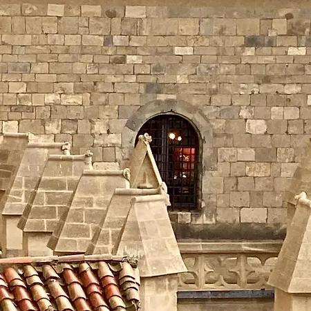 Tresors De La Cathedrale, Maison De Sur 4 Niveaux Apartman