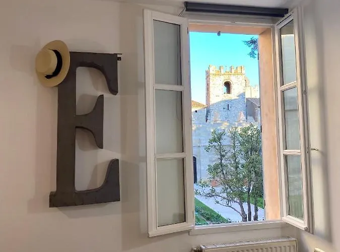 Apartment Tresors De La Cathedrale, Maison De Sur 4 Niveaux Narbonne
